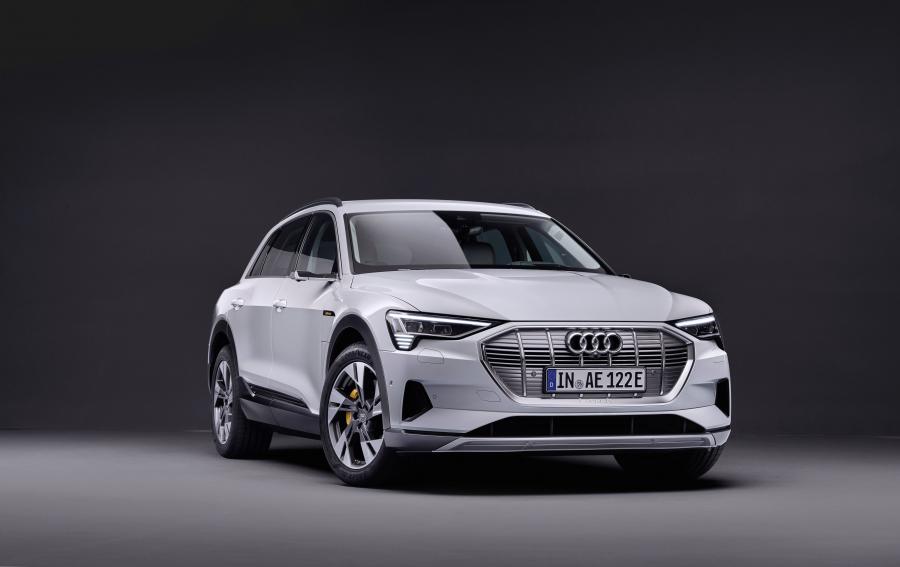  Audi e-tron 50 Quattro 2019 года  (WW) (фото 2 из 16)